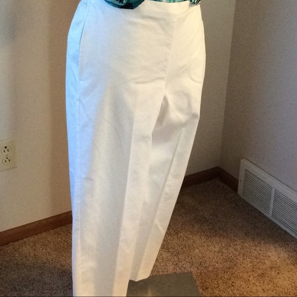 Alfred Dunner, Women’s, white, size 12P pants. - Picture 1 of 12